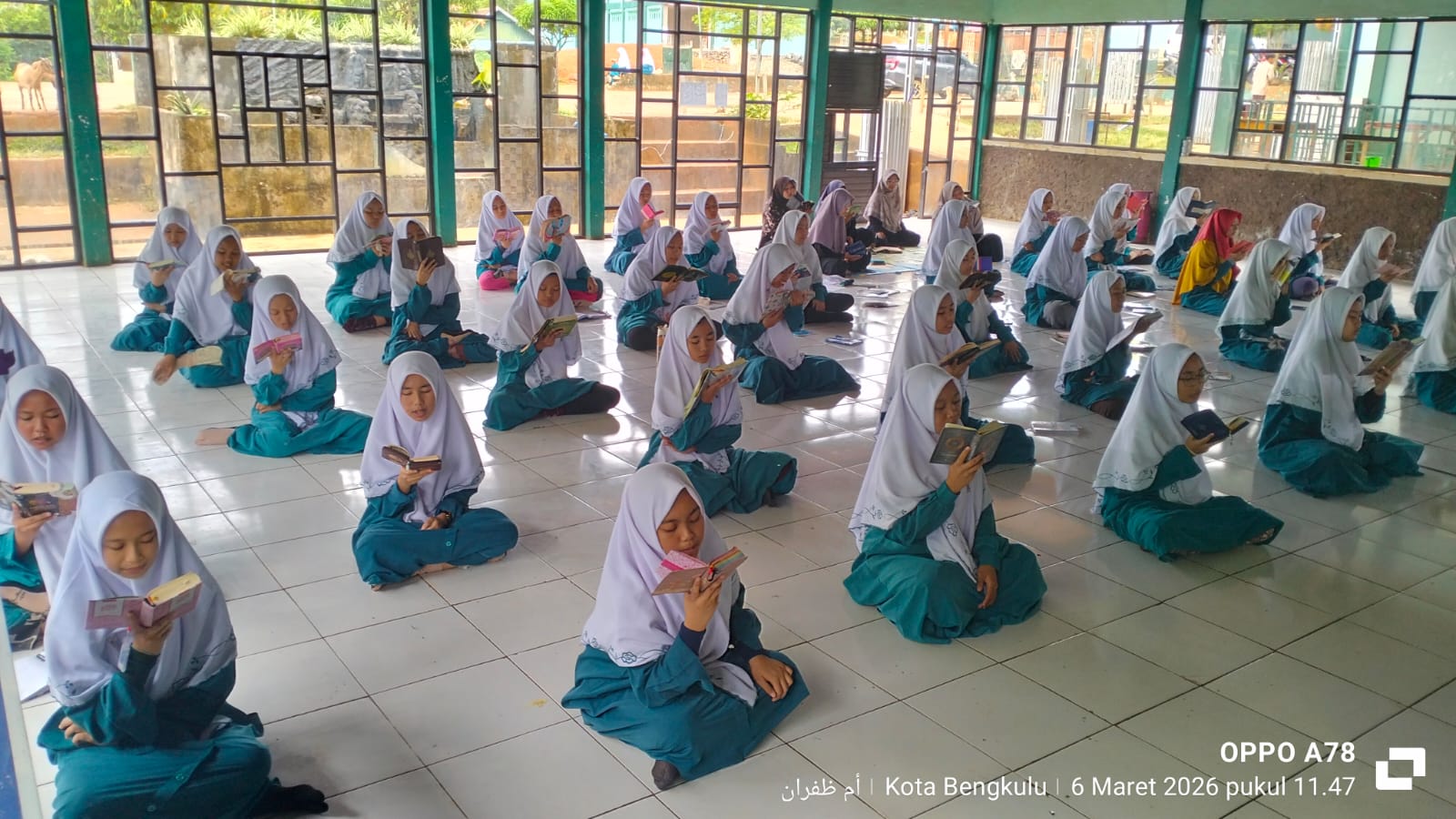 Rumah yang Dipenuhi Al-Qur'an Akan Dipenuhi Cahaya, Rahmat, dan Keberkahan